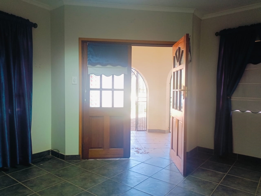 To Let commercial Property for Rent in Flamwood North West